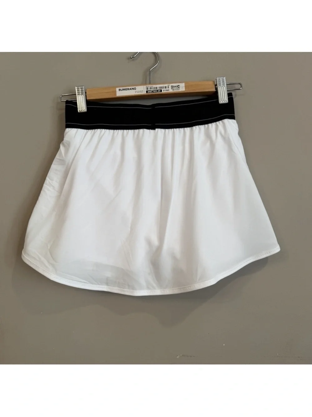 ALO Yoga White Skater Skort with Black Elastic Waistband